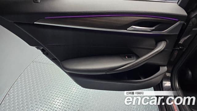 BMW 5 Series 2018 — Photo 20/32