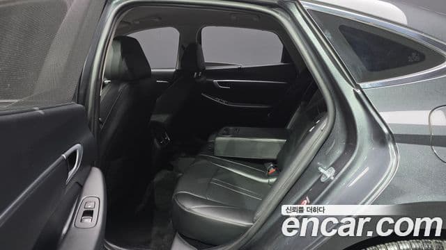 Hyundai Sonata Hybrid 2019 — Photo 7/33