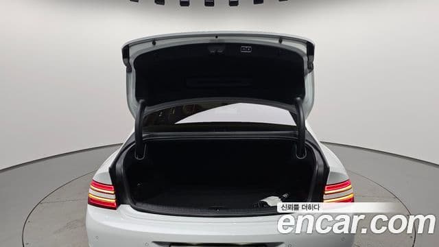 Genesis Electrified G80 2022 — ფოტო 18/20