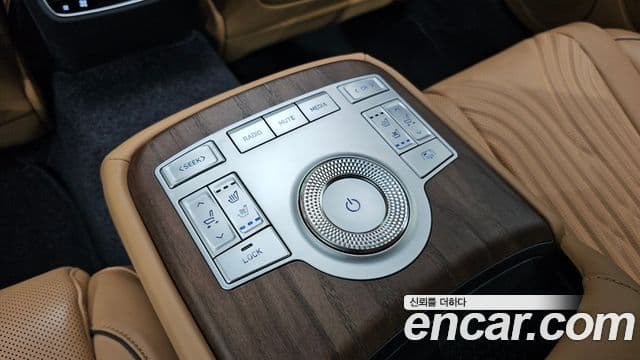 Genesis Electrified G80 2022 — ფოტო 19/20