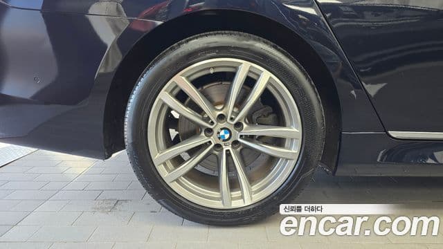 BMW 7 Series 2018 — ფოტო 5/20