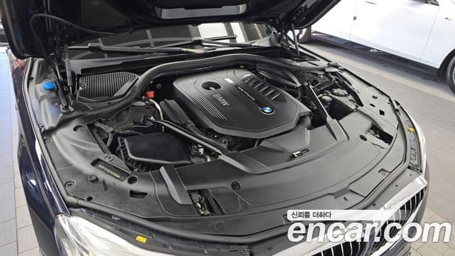 BMW 7 Series 2018 — ფოტო 16/20