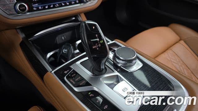 BMW 7 Series 2018 — ფოტო 2/20
