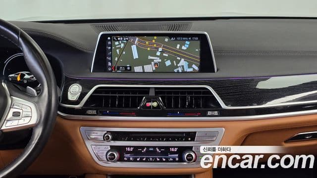 BMW 7 Series 2018 — ფოტო 7/20
