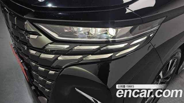 Toyota Alphard 2025 — Photo 14/35