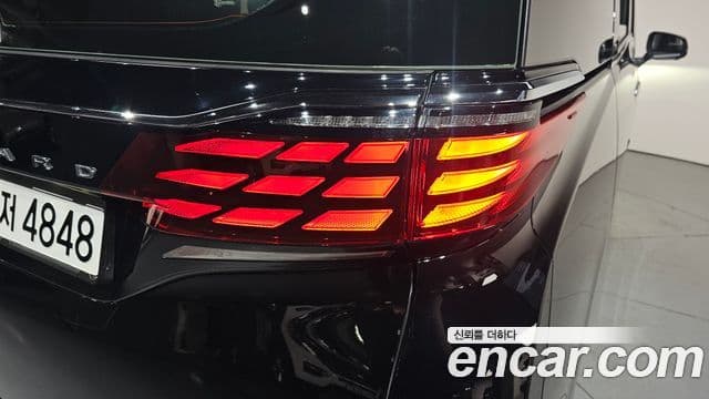 Toyota Alphard 2025 — Photo 8/35