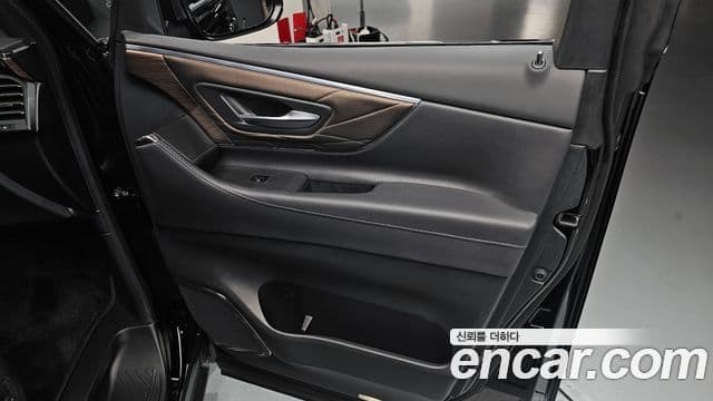 Toyota Alphard 2025 — Photo 9/35