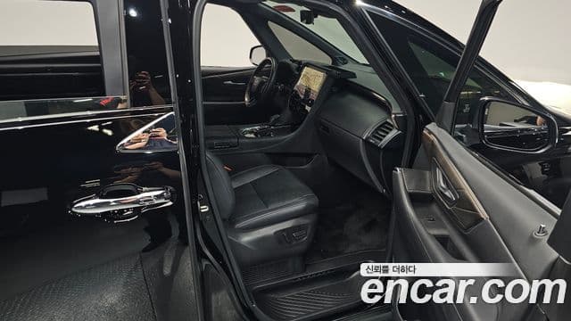 Toyota Alphard 2025 — Photo 24/35
