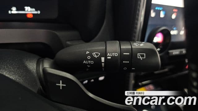 Toyota Alphard 2025 — Photo 32/35