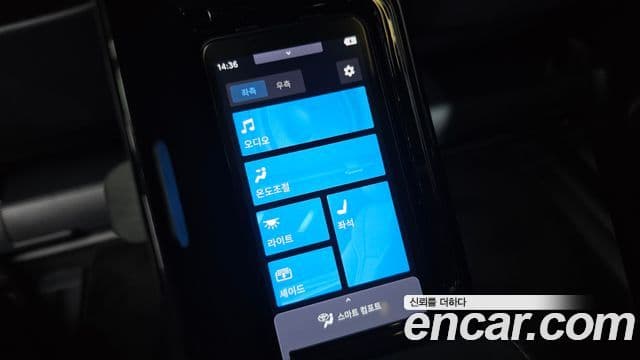 Toyota Alphard 2025 — Photo 26/35