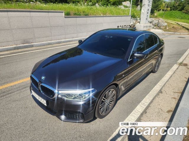 BMW 5 Series 2018 — Şəkil 12/20