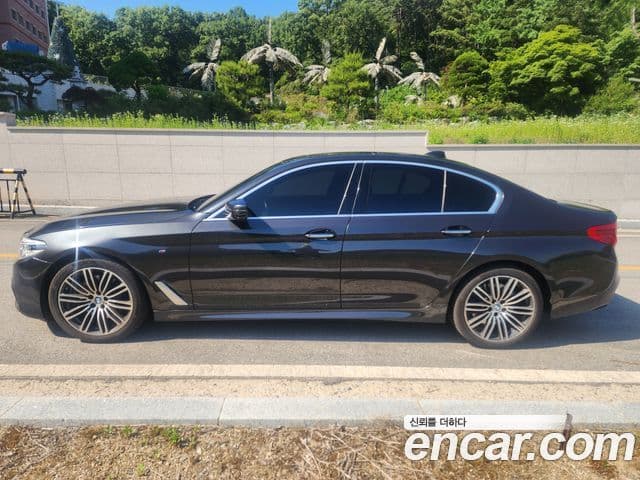 BMW 5 Series 2018 — Şəkil 1/20