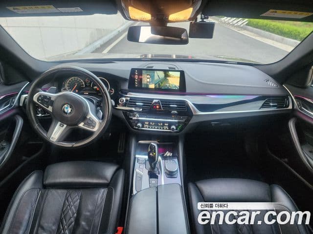 BMW 5 Series 2018 — Şəkil 8/20