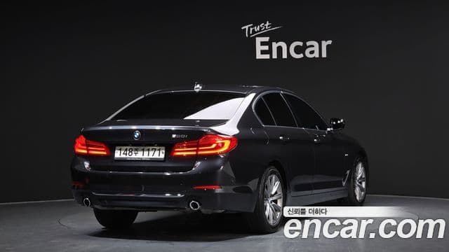 BMW 5 Series 2018 — ფოტო 2/20
