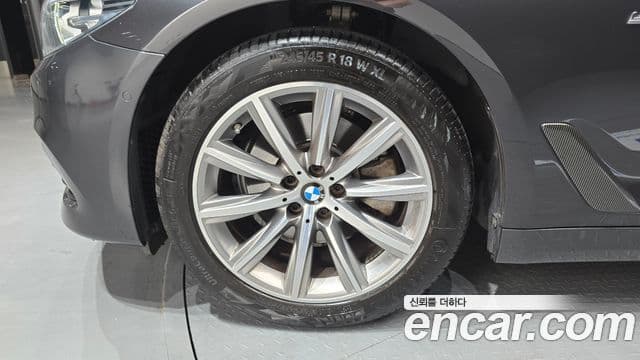 BMW 5 Series 2018 — ფოტო 5/20