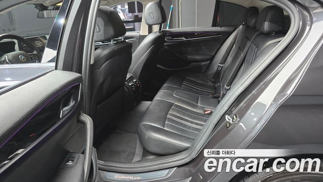BMW 5 Series 2018 — ფოტო 11/20