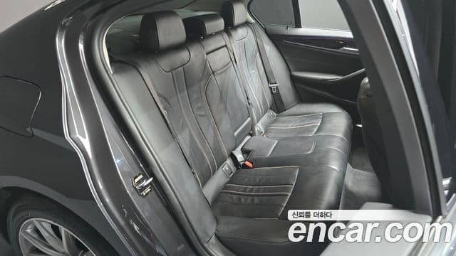 BMW 5 Series 2018 — ფოტო 12/20