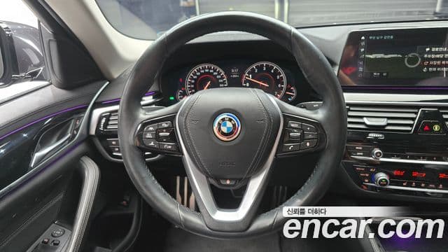 BMW 5 Series 2018 — ფოტო 13/20