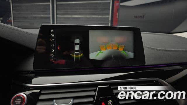 BMW 5 Series 2018 — ფოტო 14/20