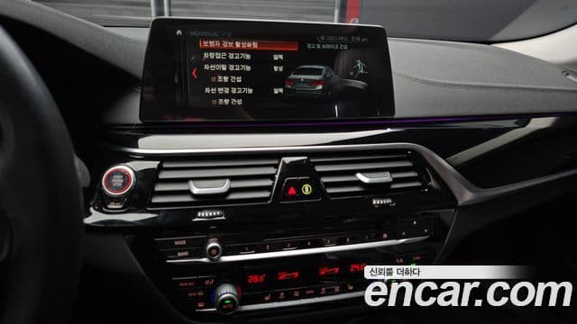 BMW 5 Series 2018 — ფოტო 15/20