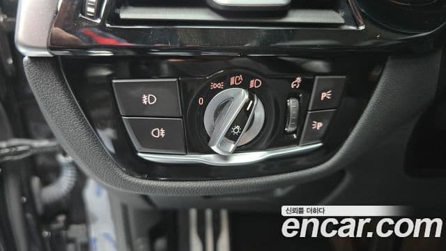 BMW 5 Series 2018 — ფოტო 17/20