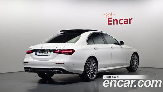 Mercedes-Benz E-Class 2021 — Фото 2/20