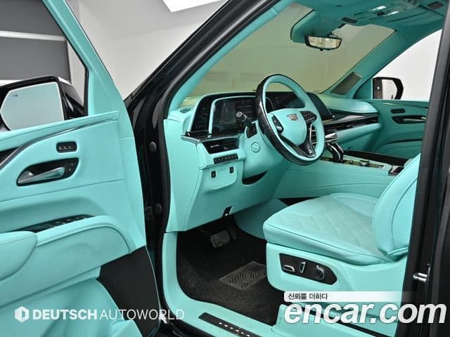 Cadillac Escalade 2023 — Фото 11/20