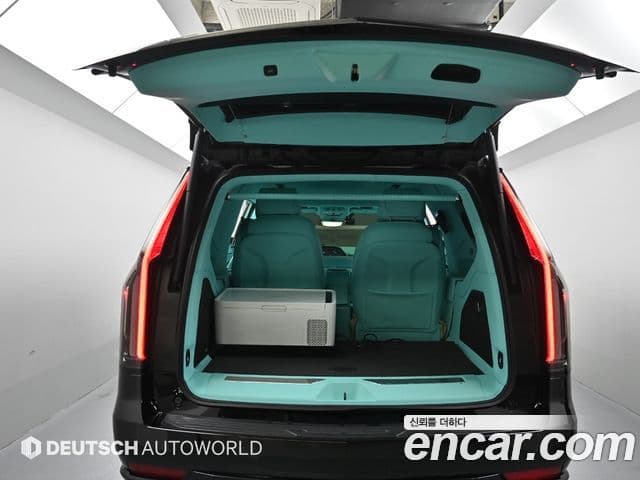 Cadillac Escalade 2023 — Фото 19/20