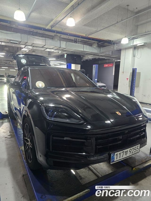 Porsche Cayenne 2025 — ფოტო 1/7