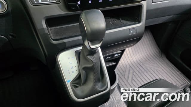 Hyundai Staria 2023 — Şəkil 9/20