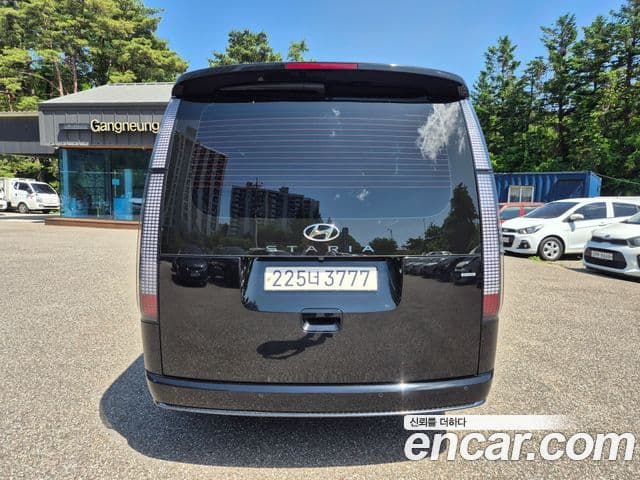 Hyundai Staria 2023 — Şəkil 3/20