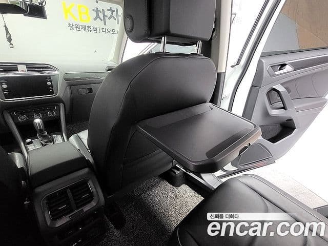 Volkswagen Tiguan 2019 — Şəkil 12/19