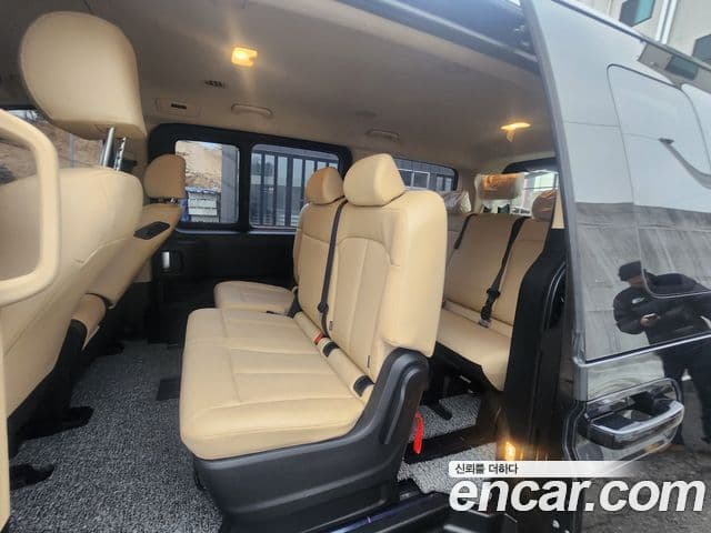 Hyundai Staria 2021 — ფოტო 8/20
