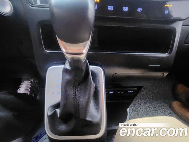 Hyundai Staria 2021 — ფოტო 19/20