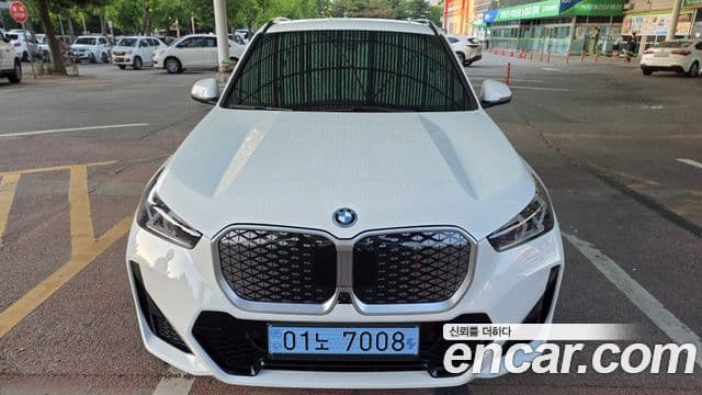 BMW iX1 2025 — ფოტო 18/20