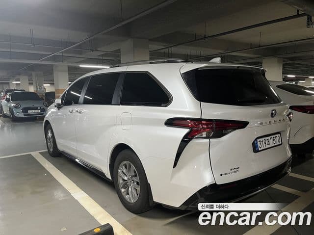 Toyota Sienna 2025 — ფოტო 2/11