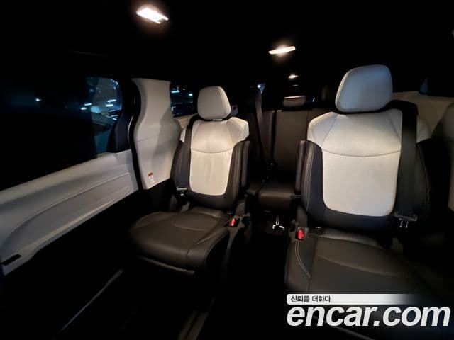 Toyota Sienna 2025 — ფოტო 9/11