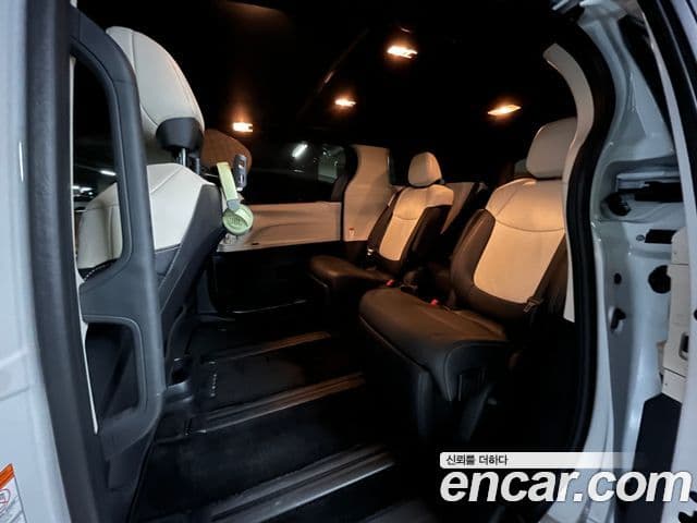 Toyota Sienna 2025 — ფოტო 10/11