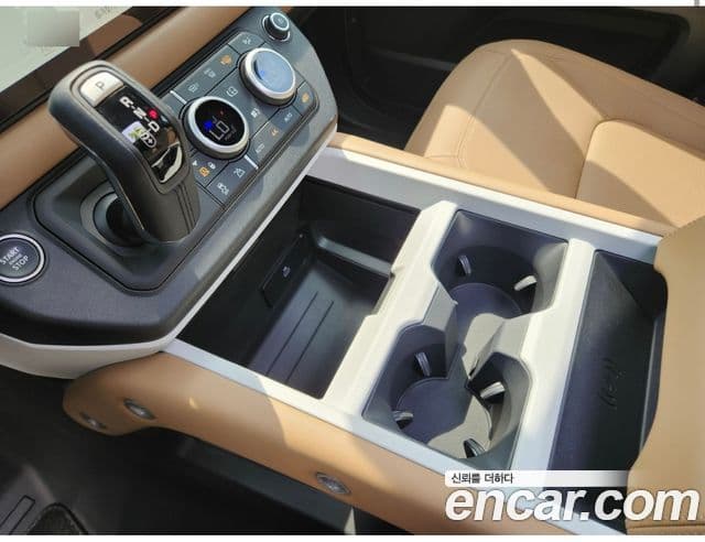Land Rover Defender 2024 — ფოტო 8/20