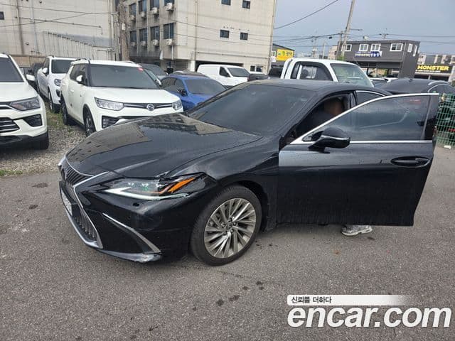 Lexus ES300h 2021 — Şəkil 3/8
