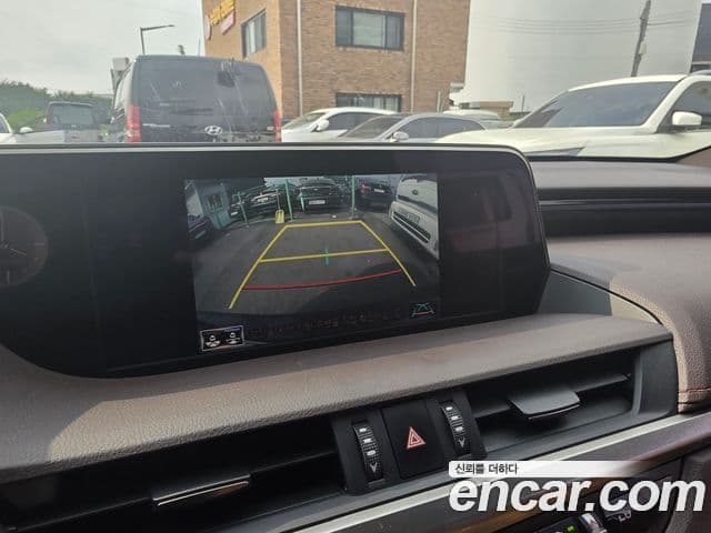 Lexus ES300h 2021 — Şəkil 7/8