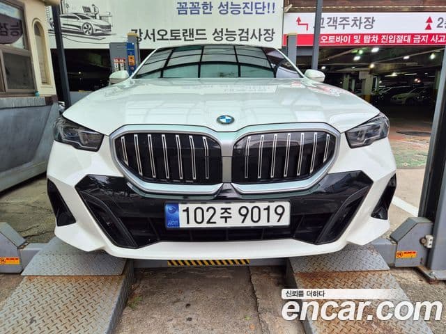 BMW 5 Series 2023 — ფოტო 10/20