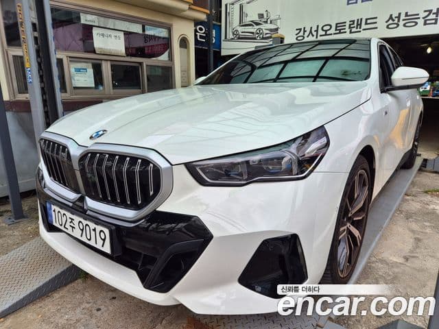 BMW 5 Series 2023 — ფოტო 4/20