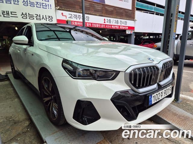 BMW 5 Series 2023 — ფოტო 5/20