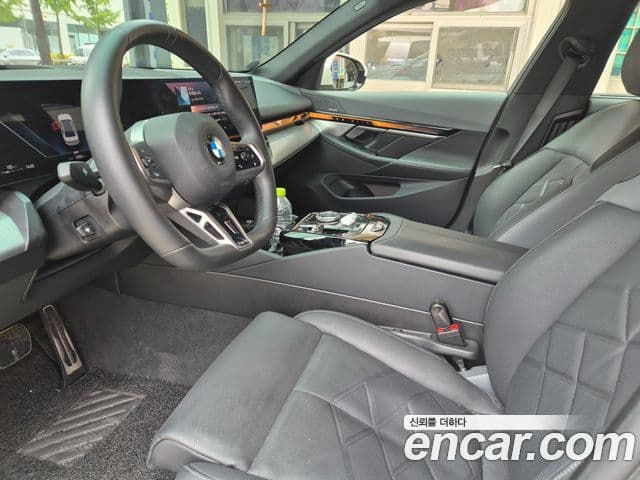 BMW 5 Series 2023 — ფოტო 6/20