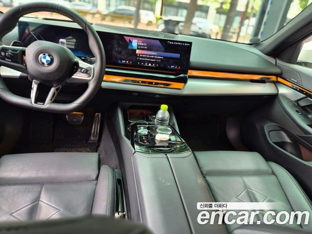 BMW 5 Series 2023 — ფოტო 9/20