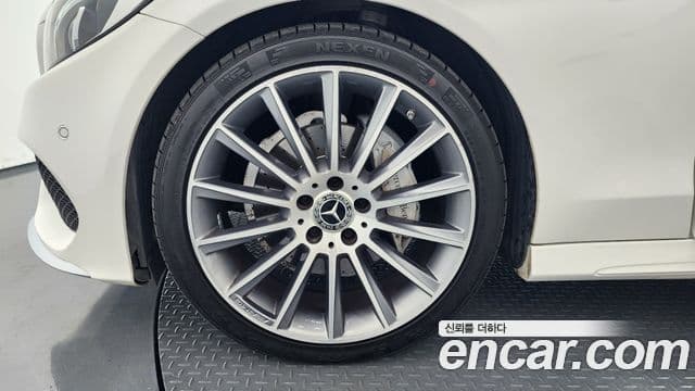 Mercedes-Benz C-Class 2018 — ფოტო 5/20