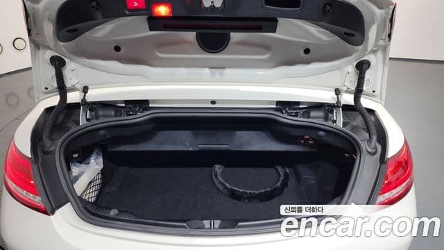 Mercedes-Benz C-Class 2018 — ფოტო 17/20
