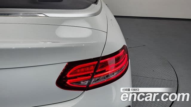 Mercedes-Benz C-Class 2018 — Photo 22/33