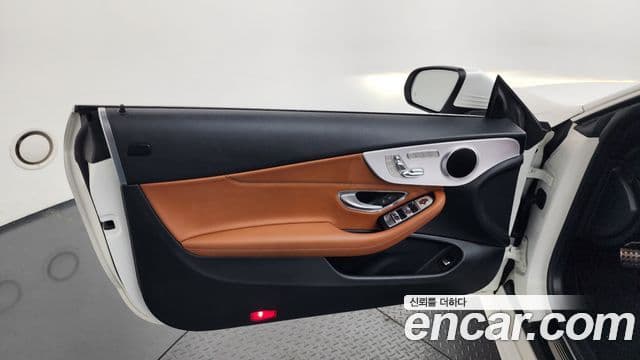 Mercedes-Benz C-Class 2018 — Photo 9/33